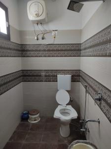 Bathroom Image of 1600 Sq.ft 2 BHK Apartment / Flat for rent in Chinhat Lucknow for Rs. 28000