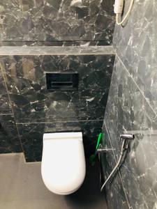 Bathroom Image of 1000 Sq.ft 3 BHK Apartment / Flat for rent in Rajinder Nagar New Delhi for Rs. 140000