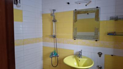 Bathroom Image of 800 Sq.ft 2 BHK Apartment / Flat for rent in Juhu Mumbai for Rs. 85000