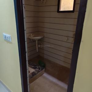 Bathroom Image of 600 Sq.ft 3 BHK Apartment / Flat for rent in Kondli New Delhi for Rs. 19000