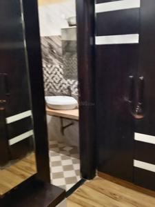Bathroom Image of 3001 Sq.ft 3 BHK Builder Floor for rent in Sector 72 Noida for Rs. 45000