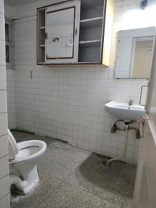 Common Bathroom Image of 2200 Sq.ft 3 BHK Apartment / Flat for sale in DDA Flats Vasant Kunj, Vasant Kunj New Delhi for Rs. 39000000