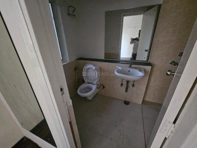 Bathroom Image of 2250 Sq.ft 4 BHK Apartment / Flat for sale in Jaypee Kosmos, Sector 134 Noida for Rs. 24000000