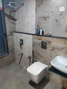 Bathroom Image of 2231 Sq.ft 3 BHK Apartment / Flat for sale in Hari Aalayam, Sargasan Gandhinagar for Rs. 10000000