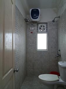 Common Bathroom Image of 1280 Sq.ft 3 BHK Apartment / Flat for sale in Paras Tierea, Sector 137 Noida for Rs. 10000000