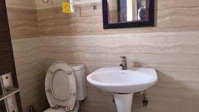 Bathroom Image of 450 Sq.ft 1 RK Apartment / Flat for rent in Supertech Ecociti, Sector 137 Noida for Rs. 19000