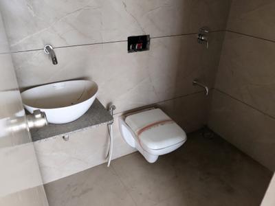 Common Bathroom Image of 955 Sq.ft 1.5 BHK Apartment / Flat for sale in Godrej Vananta, Jagatpur Ahmedabad for Rs. 4200000