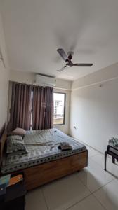 Bedroom Image of 1250 Sq.ft 2 BHK Apartment / Flat for rent in Memnagar Ahmedabad for Rs. 38000