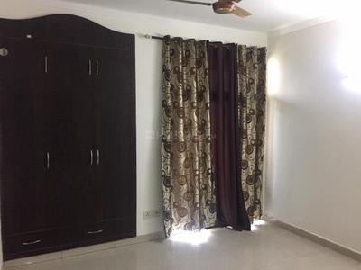 Bedroom Image of 1295 Sq.ft 2 BHK Apartment / Flat for rent in Paramount Symphony, Crossings Republik Ghaziabad for Rs. 18000