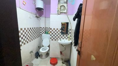 Bathroom Image of 432 Sq.ft 1 BHK Builder Floor for sale in New Ashok Nagar New Delhi for Rs. 1200000