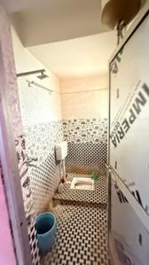Bathroom Image of 1000 Sq.ft 1 BHK Independent House for rent in Ramkrishan Nagar Patna for Rs. 10000