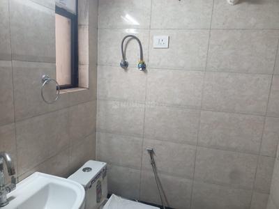 Bathroom Image of 1850 Sq.ft 3 BHK Apartment / Flat for rent in RG Luxury, Noida Extension Greater Noida for Rs. 28000