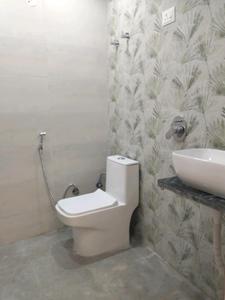 Common Bathroom Image of 650 Sq.ft 2 BHK Builder Floor for sale in Mayur Vihar Phase 1 New Delhi for Rs. 6500000