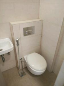 Common Bathroom Image of 567 Sq.ft 1 BHK Apartment / Flat for sale in Nagpada Mumbai for Rs. 16000000