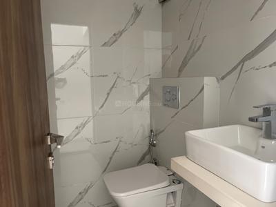 Bathroom Image of 1400 Sq.ft 3 BHK Apartment / Flat for sale in Juhu Mumbai for Rs. 69000000