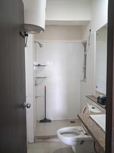Common Bathroom Image of 1701 Sq.ft 3 BHK Apartment / Flat for sale in DLF Capital Greens Phase 1 And 2, Karampura New Delhi for Rs. 32500000