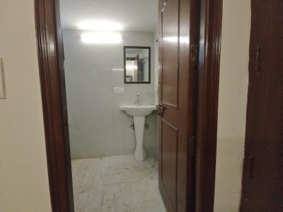 Bathroom Image of 600 Sq.ft 1 BHK Builder Floor for rent in Sector 55 Gurgaon for Rs. 27000