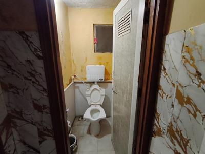 Bathroom Image of 775 Sq.ft 1 BHK Apartment / Flat for sale in Nanpura Surat for Rs. 2000000