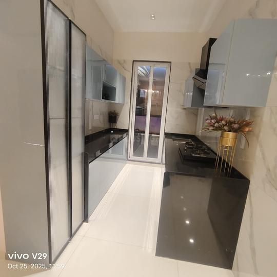 Metro Regalia Main Image 1