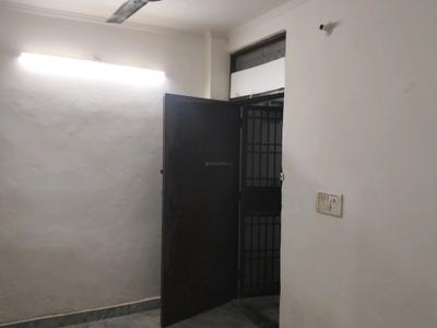 Living Room Image of 400 Sq.ft 1 BHK Builder Floor for rent in Mayur Vihar Phase 1 New Delhi for Rs. 18000