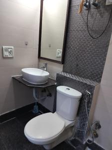 Image of 1600 Sq.ft 3 BHK Builder Floor for sale in Kailash Colony, New Delhi for Rs. 40000000