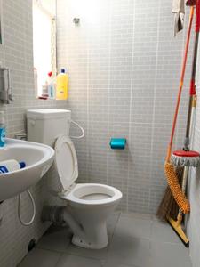 Common Bathroom Image of 980 Sq.ft 2 BHK Apartment / Flat for rent in Riya Manbhari Ananya, Harinavi Kolkata for Rs. 20000