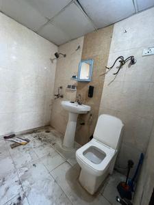 Bathroom Image of 1025 Sq.ft 2 BHK Apartment / Flat for rent in Mahagun Mosaic, Vaishali Ghaziabad for Rs. 27000