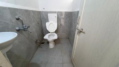Bathroom Image of 650 Sq.ft 1 BHK Independent House for rent in Mahalakshmi Nagar Indore for Rs. 13500