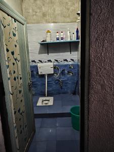 Bathroom Image of 350 Sq.ft 1 RK Independent House for rent in Rajajipuram Lucknow for Rs. 5000