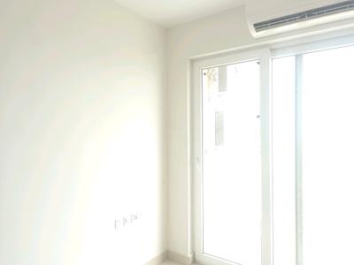 Living Room Image of 2450 Sq.ft 3 BHK Apartment / Flat for rent in Puri Emerald Bay, Sector 104 Gurgaon for Rs. 58000