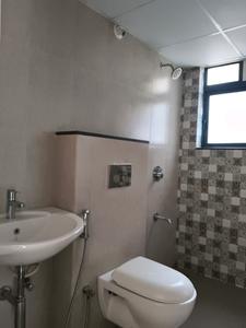 Common Bathroom Image of 865 Sq.ft 2 BHK Apartment / Flat for rent in Shapoorji Pallonji Vanaha, Bavdhan Pune for Rs. 22000