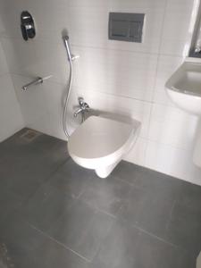 Common Bathroom Image of 1012 Sq.ft 3 BHK Apartment / Flat for sale in Hiranandani Highland A B C D And E Wing, Powai Mumbai for Rs. 43500000