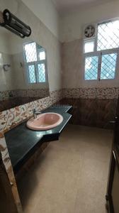 Bathroom Image of 3600 Sq.ft 3 BHK Builder Floor for rent in Gulmohar Park New Delhi for Rs. 180000