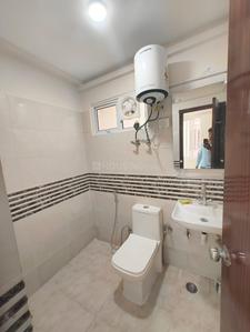 Bathroom Image of 690 Sq.ft 2 BHK Apartment / Flat for sale in Shree Green Court, Sector 90 Gurgaon for Rs. 7000000