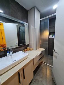 Bathroom Image of 1395 Sq.ft 3 BHK Apartment / Flat for sale in Emaar Emerald Estate, Sector 65 Gurgaon for Rs. 18000000