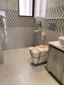 Common Bathroom Image of 700 Sq.ft 2 BHK Apartment / Flat for sale in Signature Global Grand IVA, Sector 103 Gurgaon for Rs. 6800000