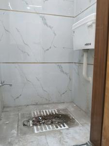 Common Bathroom Image of 2000 Sq.ft 4 BHK Apartment / Flat for sale in Shalimar Garden Ghaziabad for Rs. 14000000