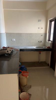 Kitchen Image of 850 Sq.ft 2 BHK Apartment / Flat for rent in Adore Samriddhi, Sector 89 Faridabad for Rs. 16000
