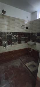 Bathroom Image of 700 Sq.ft 2 BHK Builder Floor for rent in Vrindavan Yojana Lucknow for Rs. 7000
