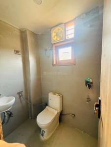 Bathroom Image of 950 Sq.ft 2 BHK Apartment / Flat for rent in Saket New Delhi for Rs. 30000