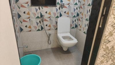 Bathroom Image of 750 Sq.ft 1 BHK Apartment / Flat for rent in Worli Mumbai for Rs. 65000