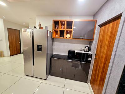 Kitchen Image of 2500 Sq.ft 4 BHK Apartment / Flat for rent in Fatehgunj Vadodara for Rs. 25000
