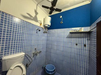 Bathroom Image of 900 Sq.ft 2 BHK Builder Floor for rent in ADA Colony Aligarh for Rs. 16000