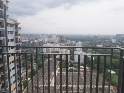 Balcony Image of 980 Sq.ft 2 BHK Apartment / Flat for sale in Amanora Gold Towers 44 45 And 46, Hadapsar Pune for Rs. 12100000