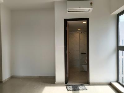 Bedroom Image of 935 Sq.ft 3 BHK Apartment / Flat for rent in Shantiniketan, Matunga East Mumbai for Rs. 190000