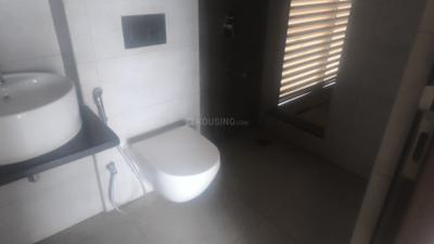 Bathroom Image of 790 Sq.ft 2 BHK Apartment / Flat for sale in Mahindra Alcove, Andheri East Mumbai for Rs. 22000000