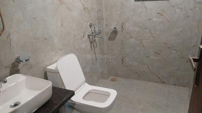 Bathroom Image of 850 Sq.ft 1 BHK Builder Floor for rent in Sector 46 Gurgaon for Rs. 34000