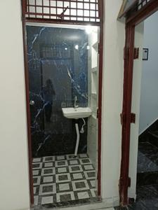 Bathroom Image of 500 Sq.ft 4 BHK Independent House for sale in Lohamandi Agra for Rs. 4000000