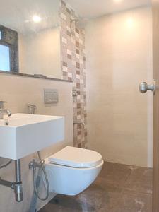Common Bathroom Image of 900 Sq.ft 2 BHK Apartment / Flat for rent in Lodha Splendora, Kasarvadavali Thane for Rs. 28000