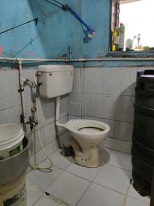 Common Bathroom Image of 310 Sq.ft 1 RK Apartment / Flat for sale in Powai Mumbai for Rs. 4850000